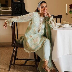 Sana Safinaz L Elegant Light Green Embroidered Kurta Set